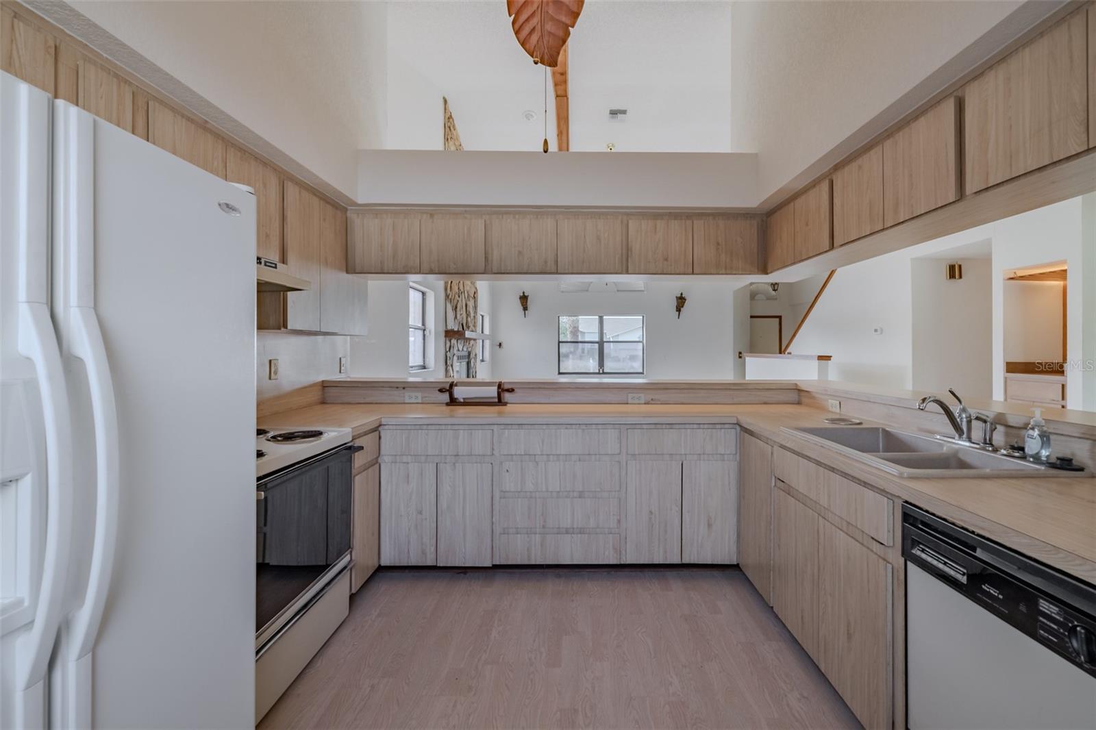 Listing photo id 14 for 337 7th Avenue N