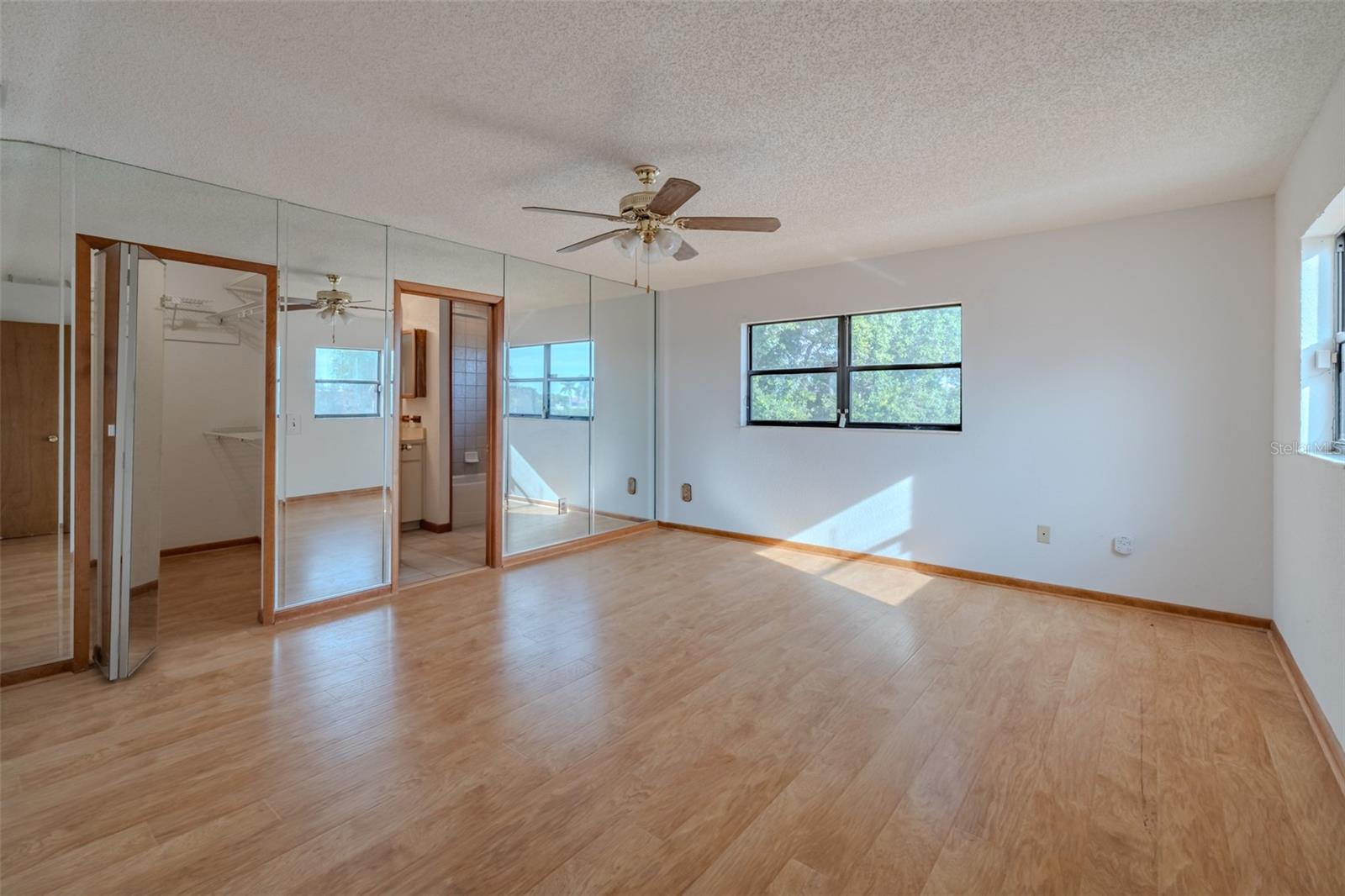 Listing photo id 22 for 337 7th Avenue N