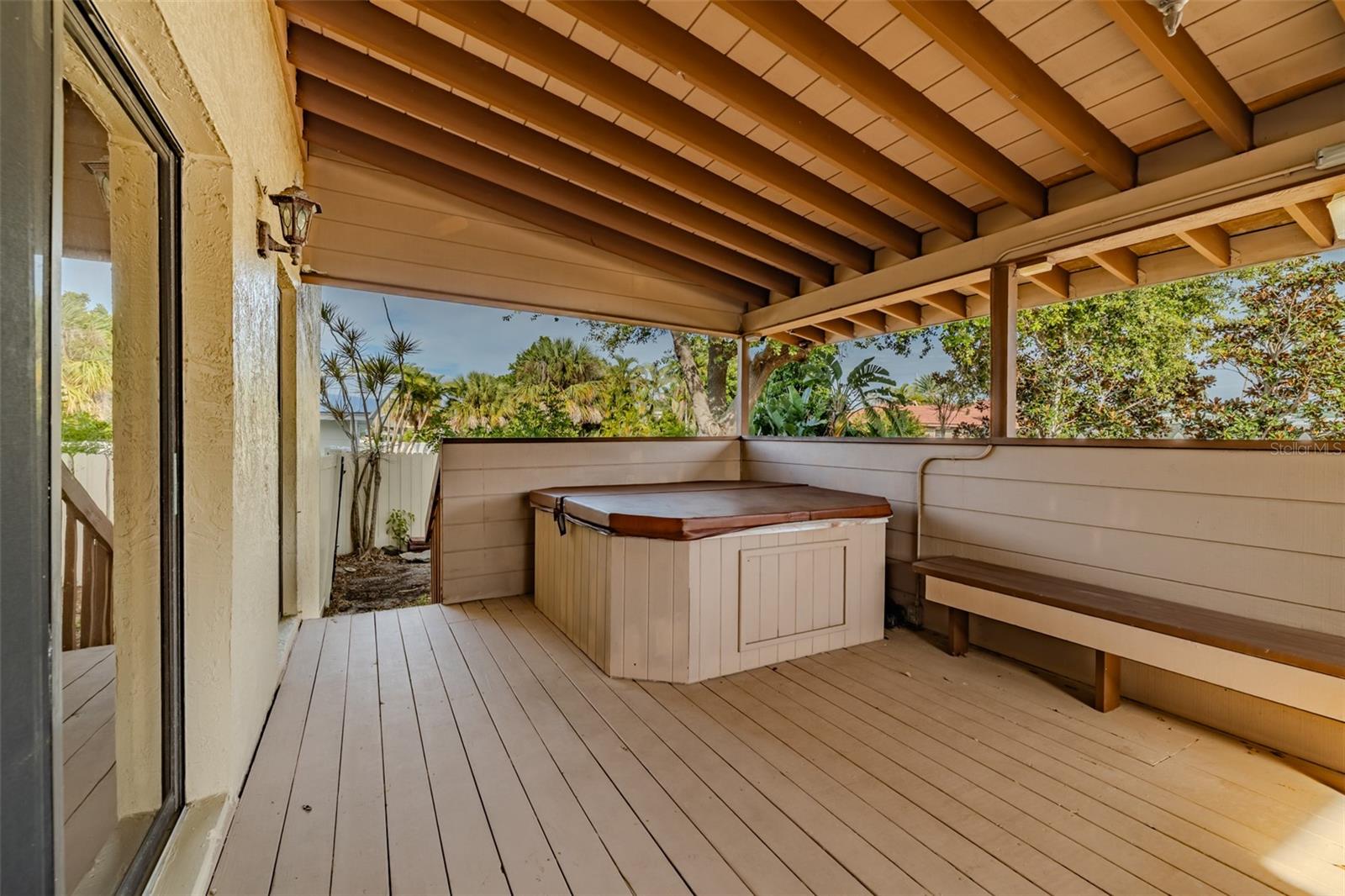 Listing photo id 28 for 337 7th Avenue N