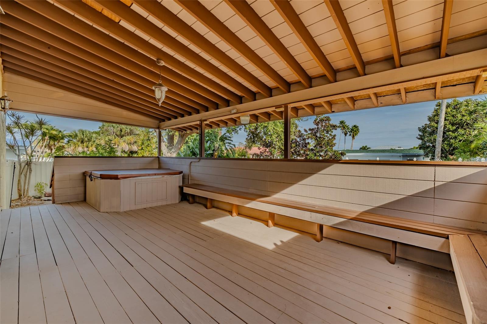 Listing photo id 29 for 337 7th Avenue N