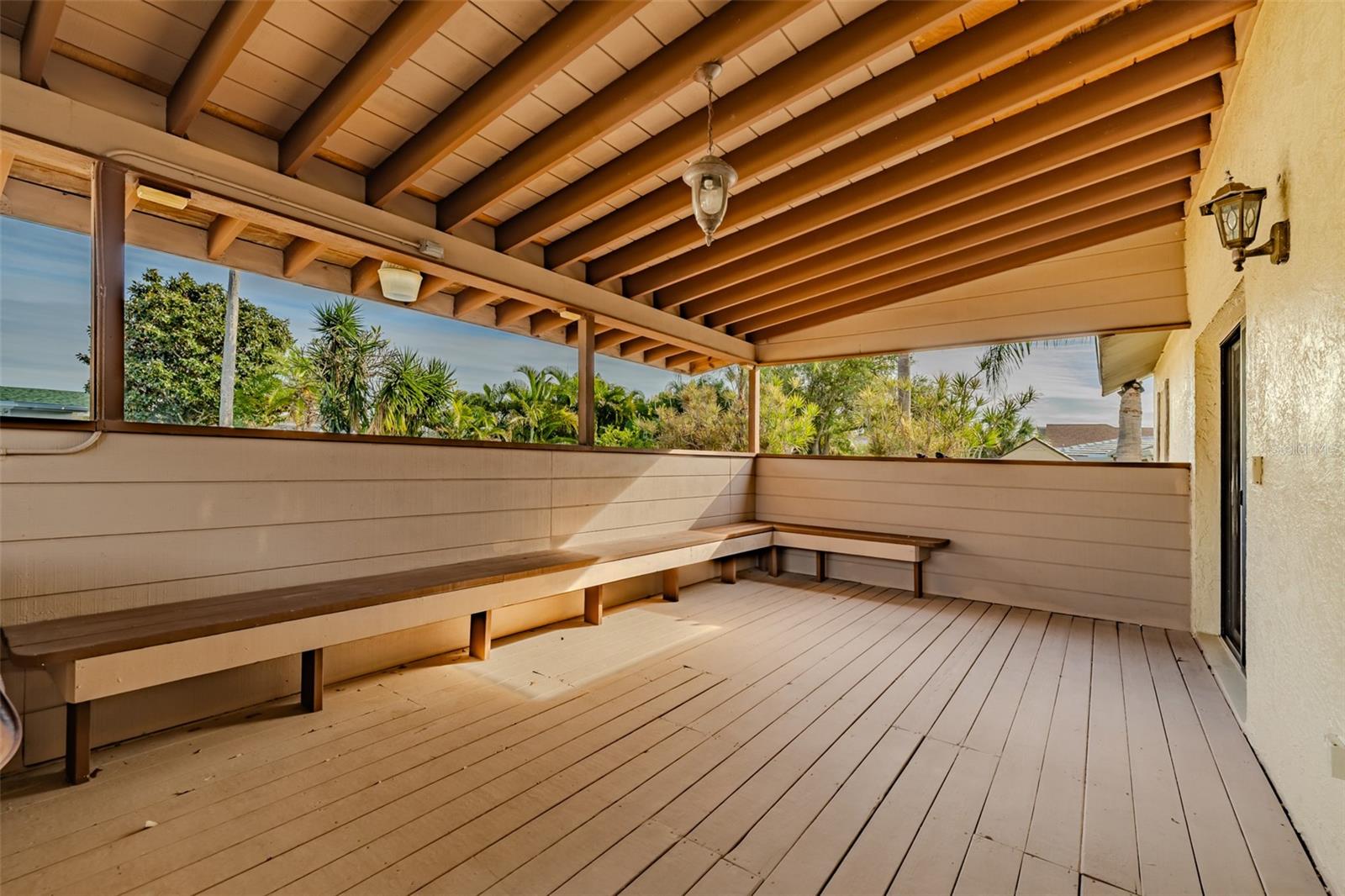 Listing photo id 30 for 337 7th Avenue N