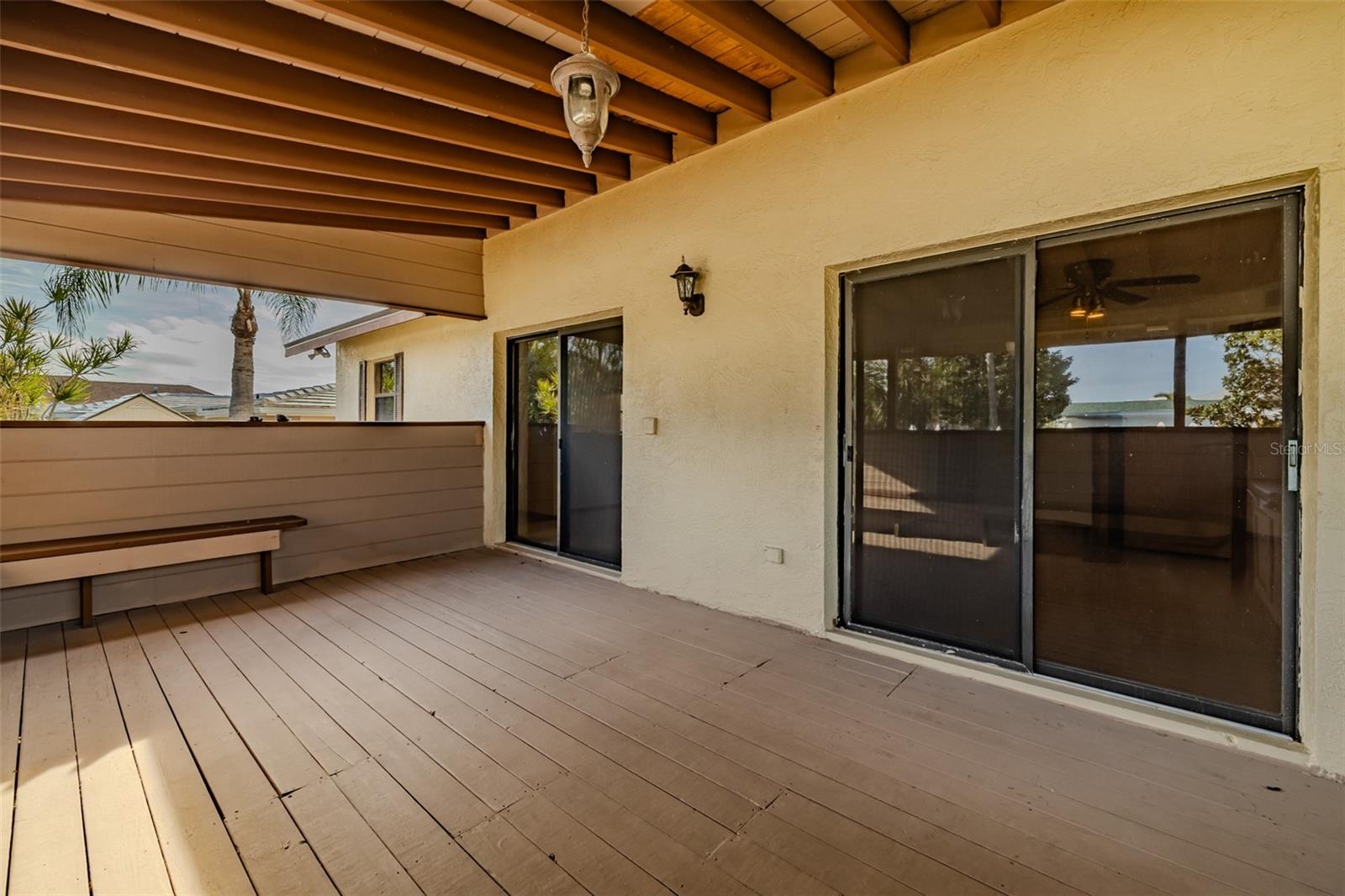 Listing photo id 31 for 337 7th Avenue N