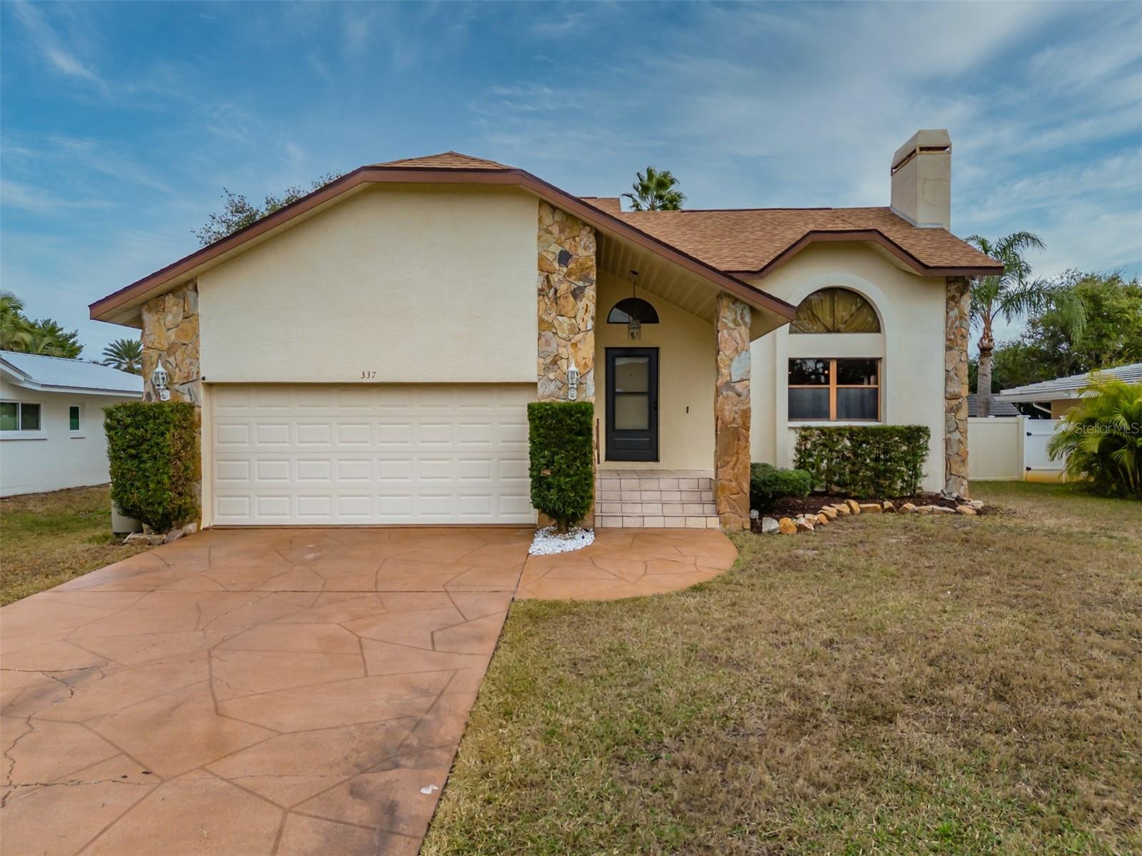 Listing photo id 33 for 337 7th Avenue N