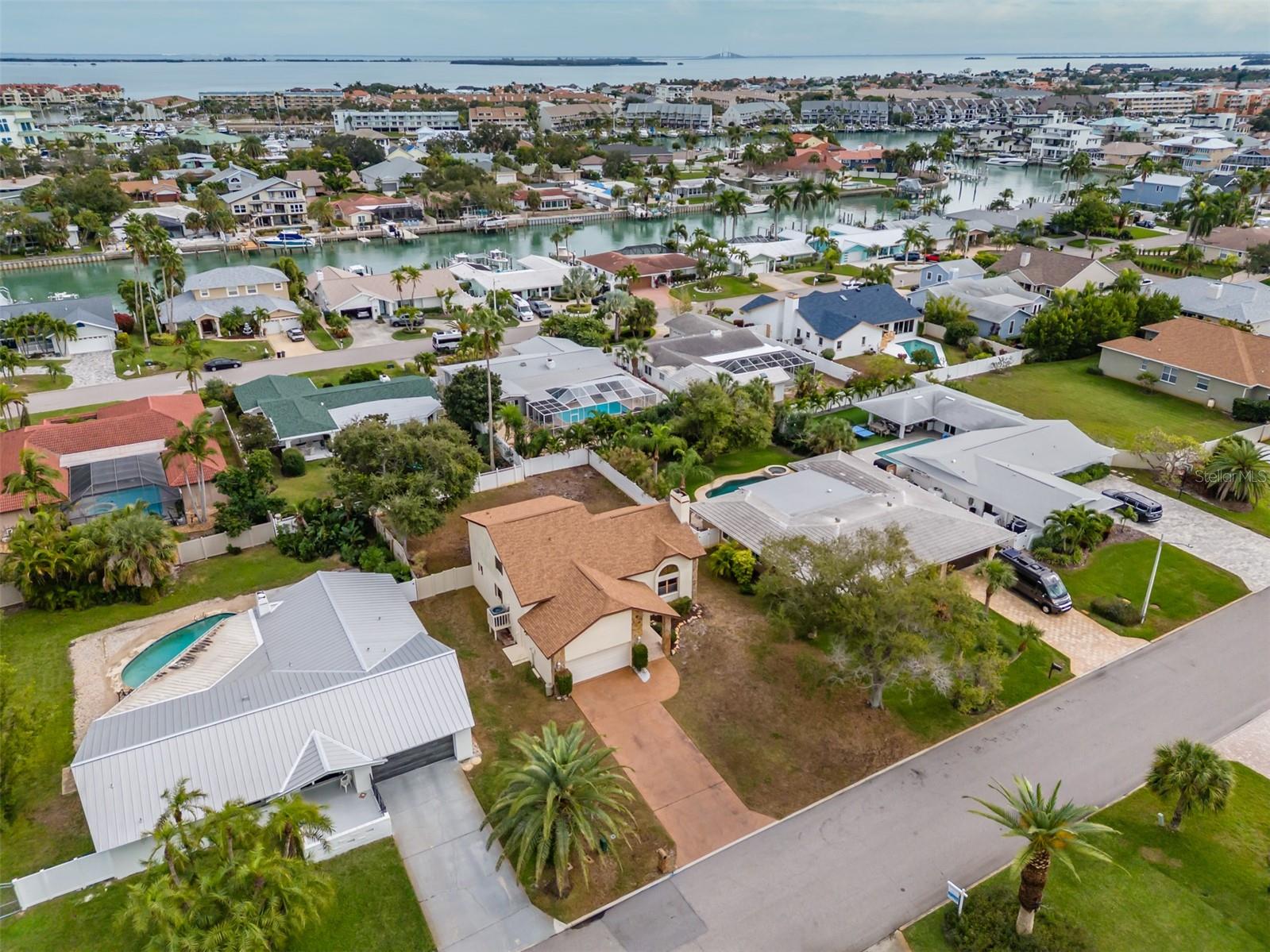 Listing photo id 39 for 337 7th Avenue N