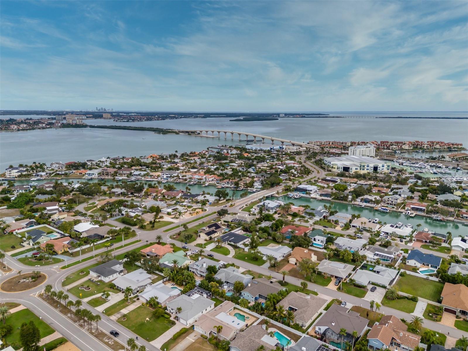 Listing photo id 51 for 337 7th Avenue N