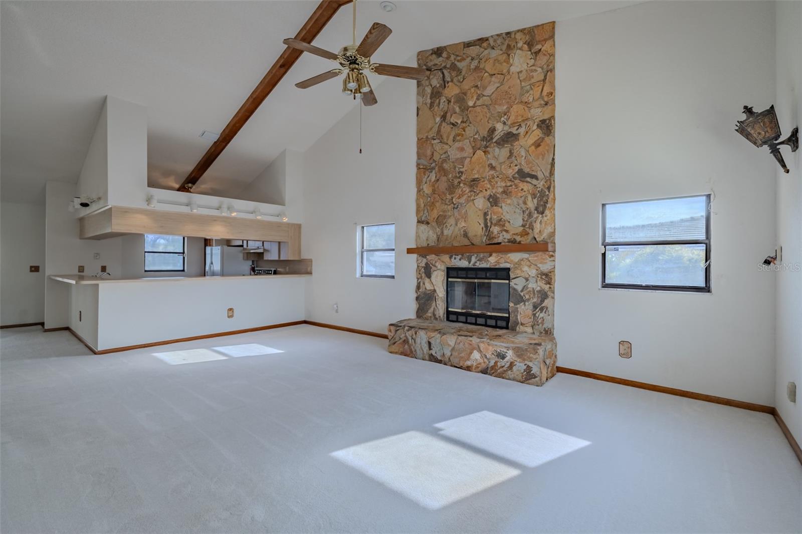 Listing photo id 6 for 337 7th Avenue N