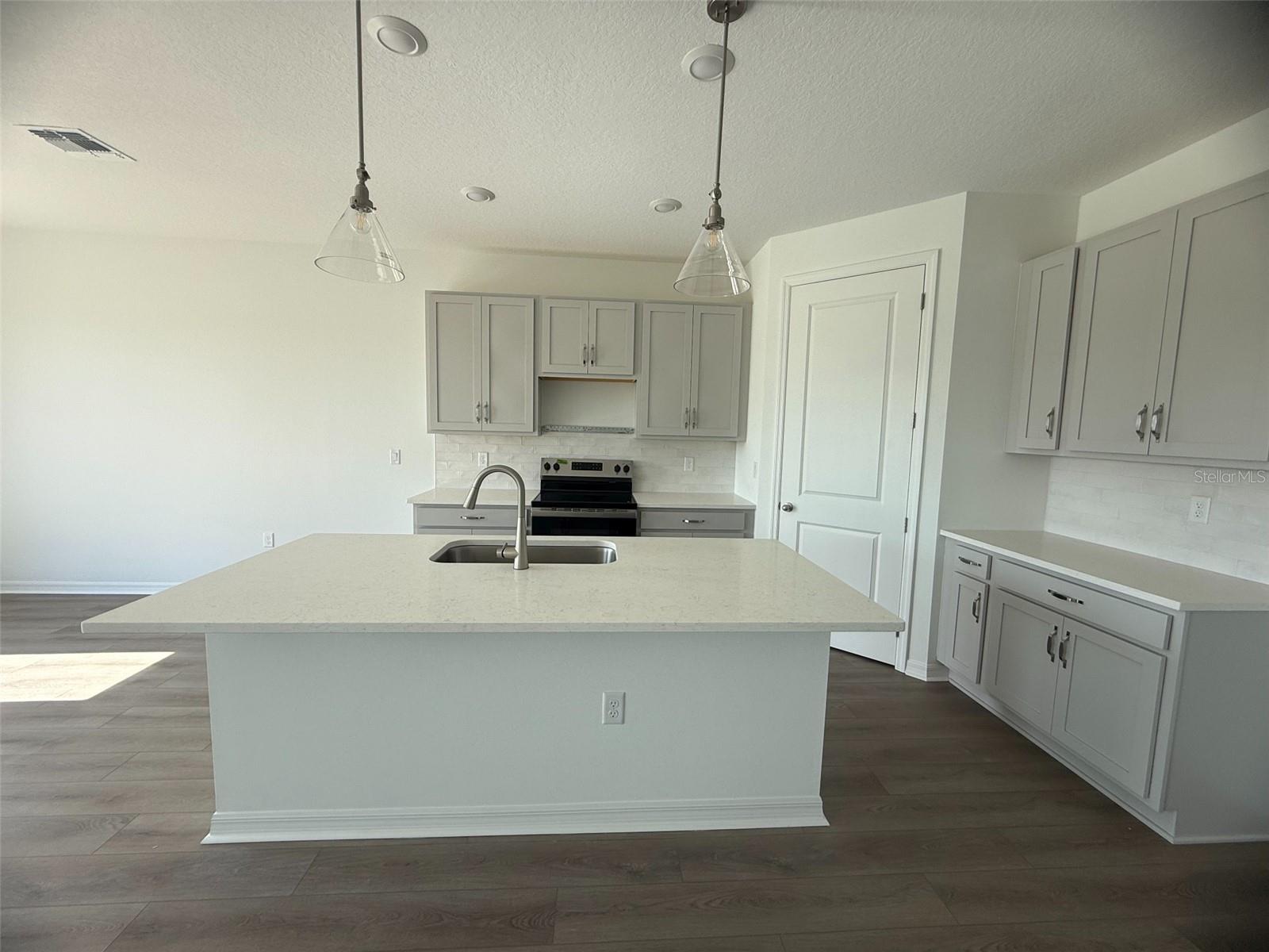 Image 12 of 48 For 5243 Painted Bamboo Street