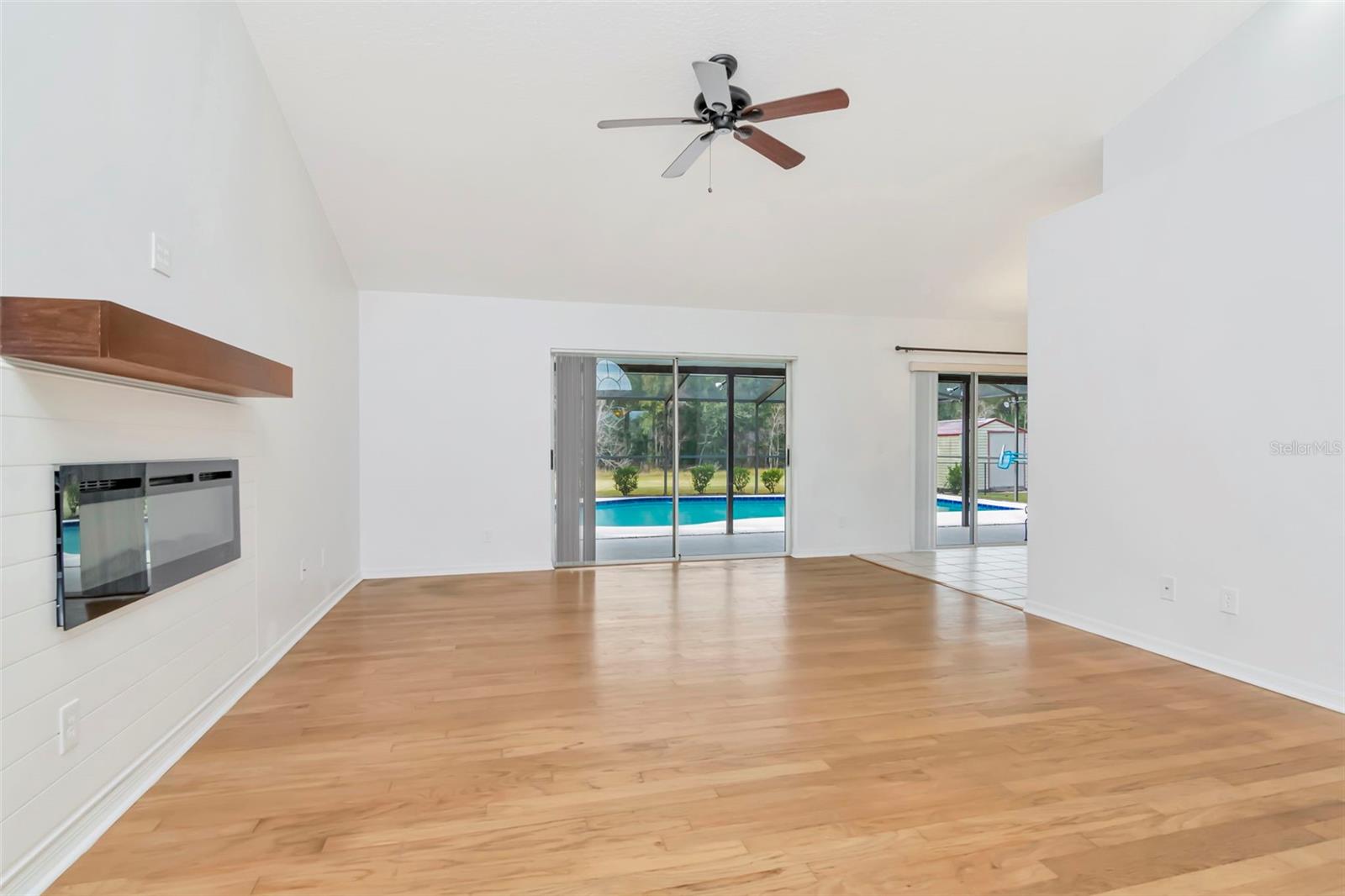 Image 10 of 27 For 24195 Landing Drive