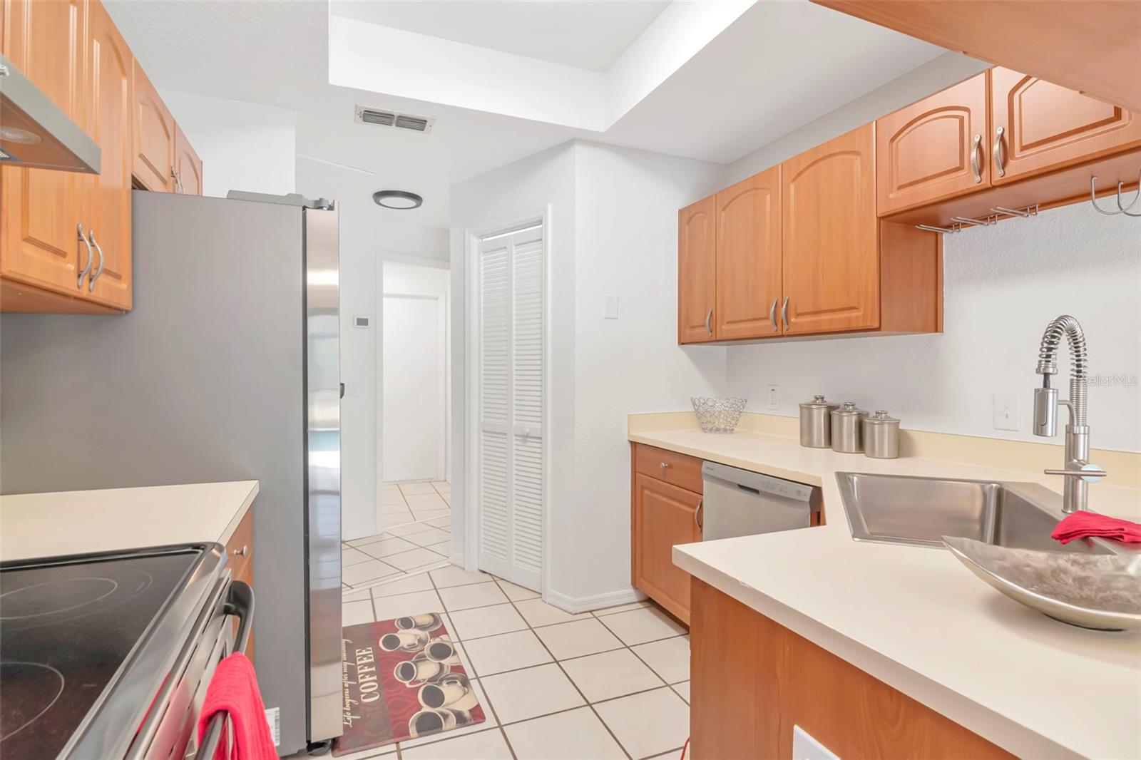 Image 11 of 27 For 24195 Landing Drive