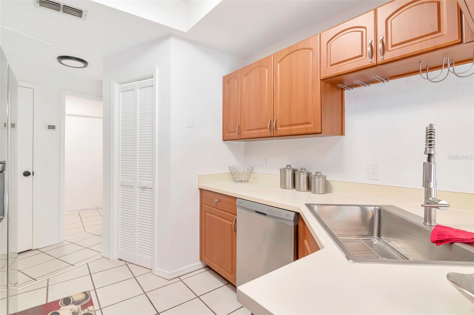 Image 14 of 27 For 24195 Landing Drive