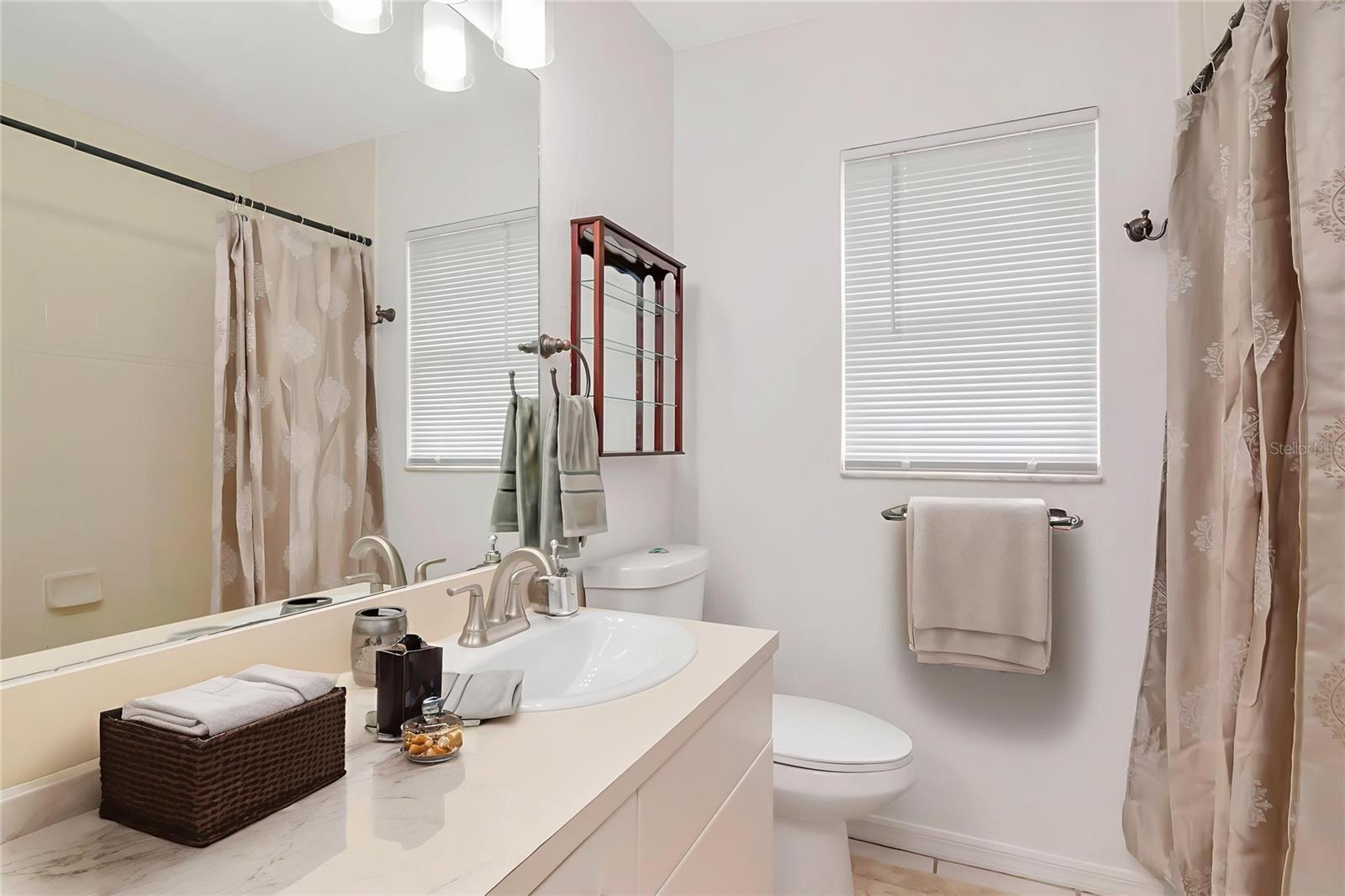 Image 18 of 27 For 24195 Landing Drive