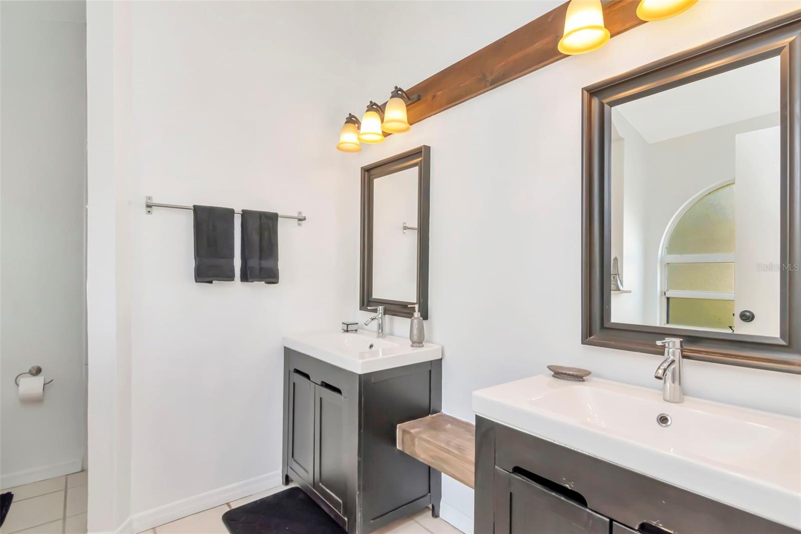 Image 19 of 27 For 24195 Landing Drive