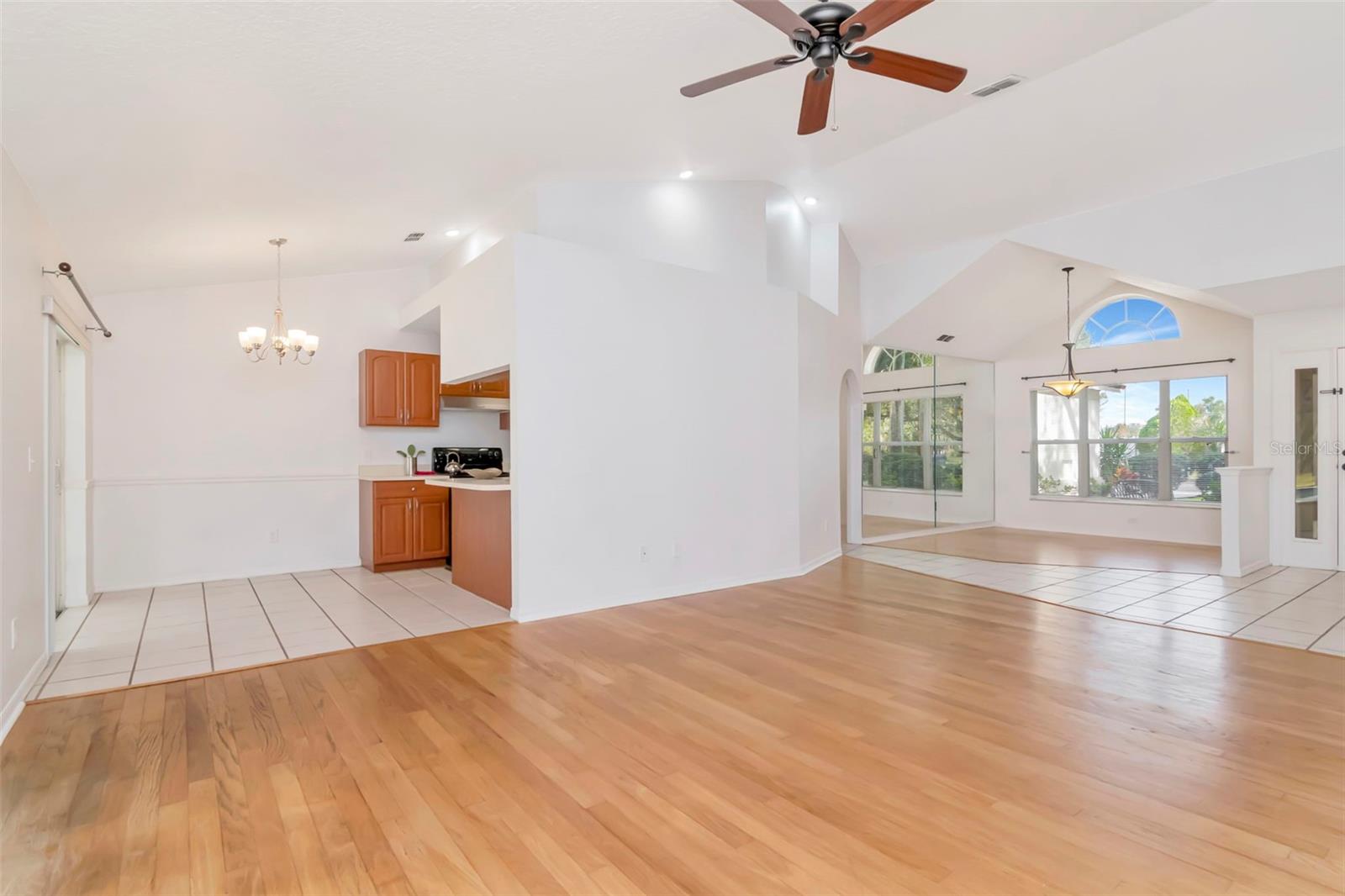 Image 9 of 27 For 24195 Landing Drive