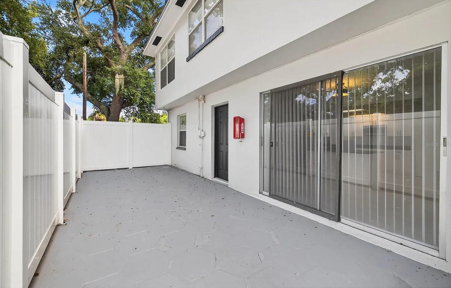 Image 2 of 18 For 5517 Gulfport Boulevard S 5519-2