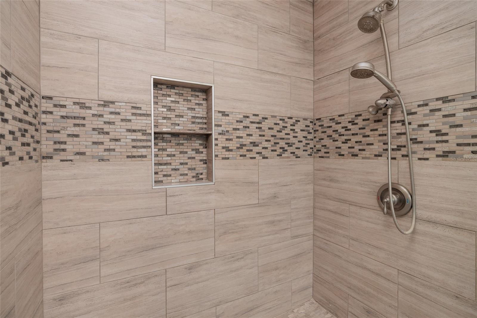 Listing photo id 11 for 2091 62nd Place S