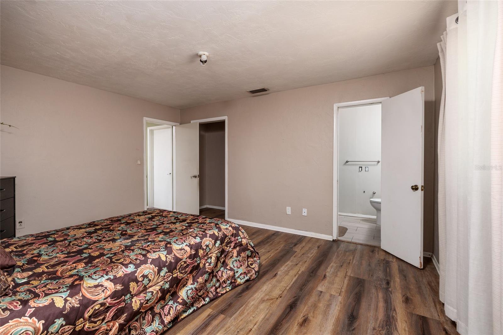 Listing photo id 13 for 2091 62nd Place S