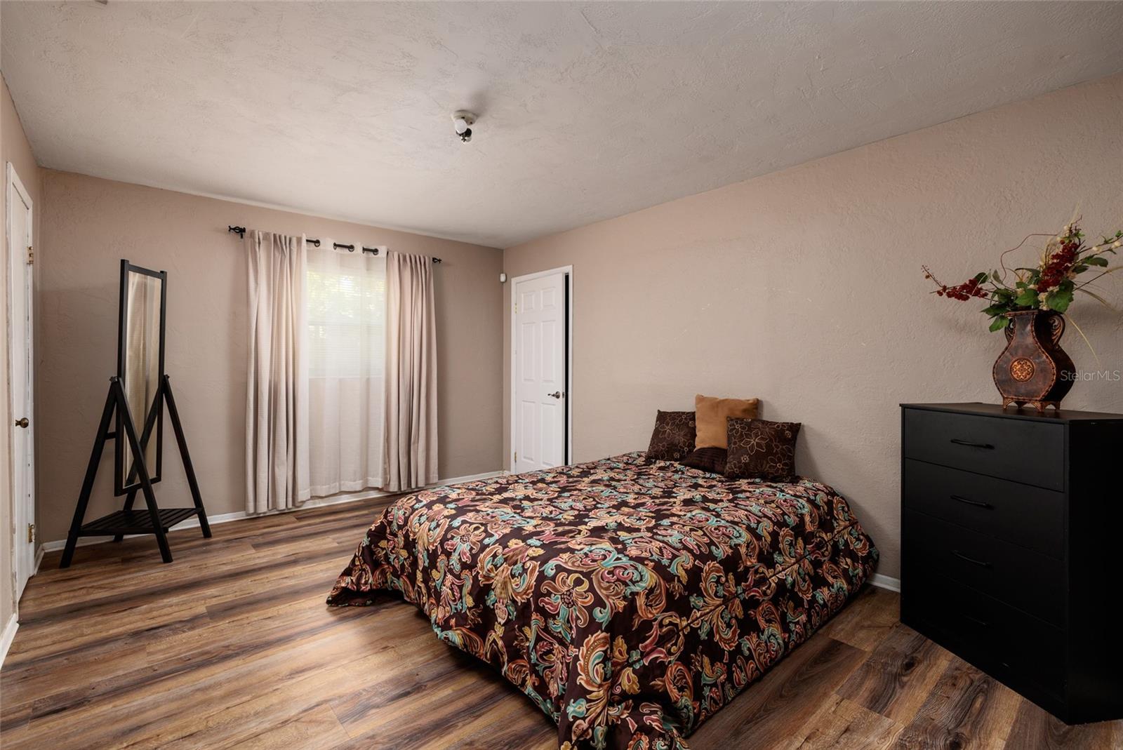 Listing photo id 14 for 2091 62nd Place S