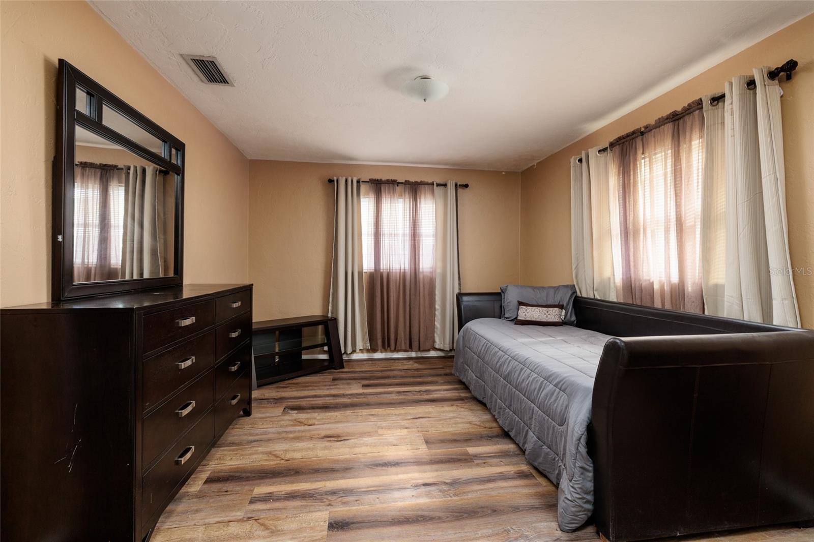 Listing photo id 15 for 2091 62nd Place S