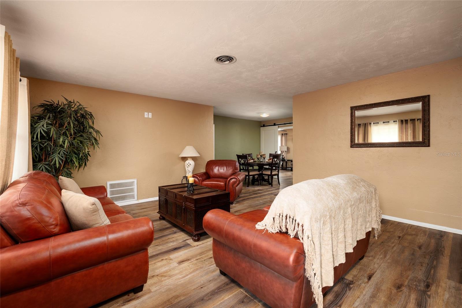 Listing photo id 6 for 2091 62nd Place S