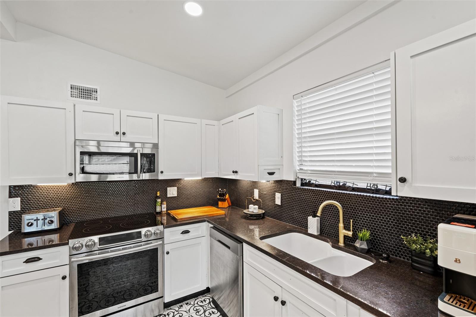 Image 15 of 57 For 308 Hollywood Street