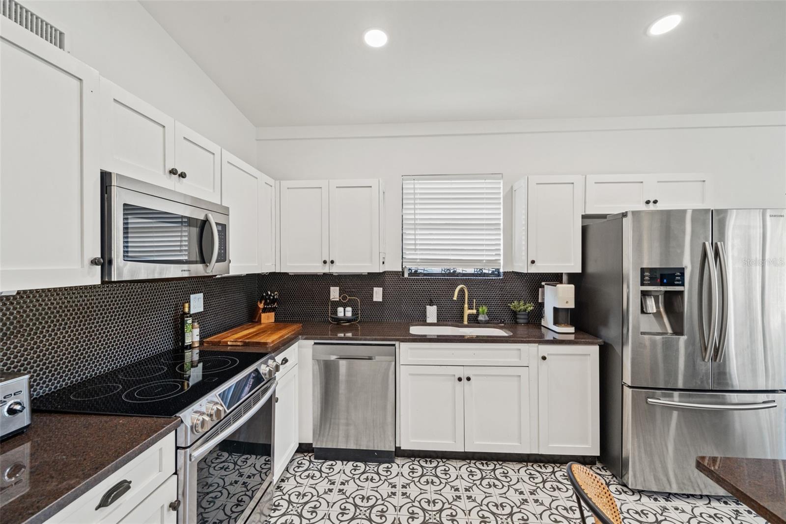 Image 16 of 57 For 308 Hollywood Street