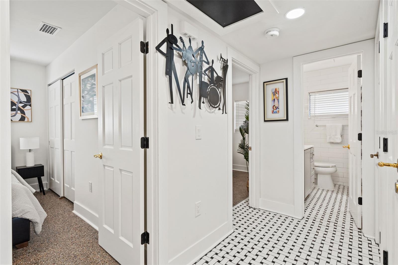 Image 19 of 57 For 308 Hollywood Street