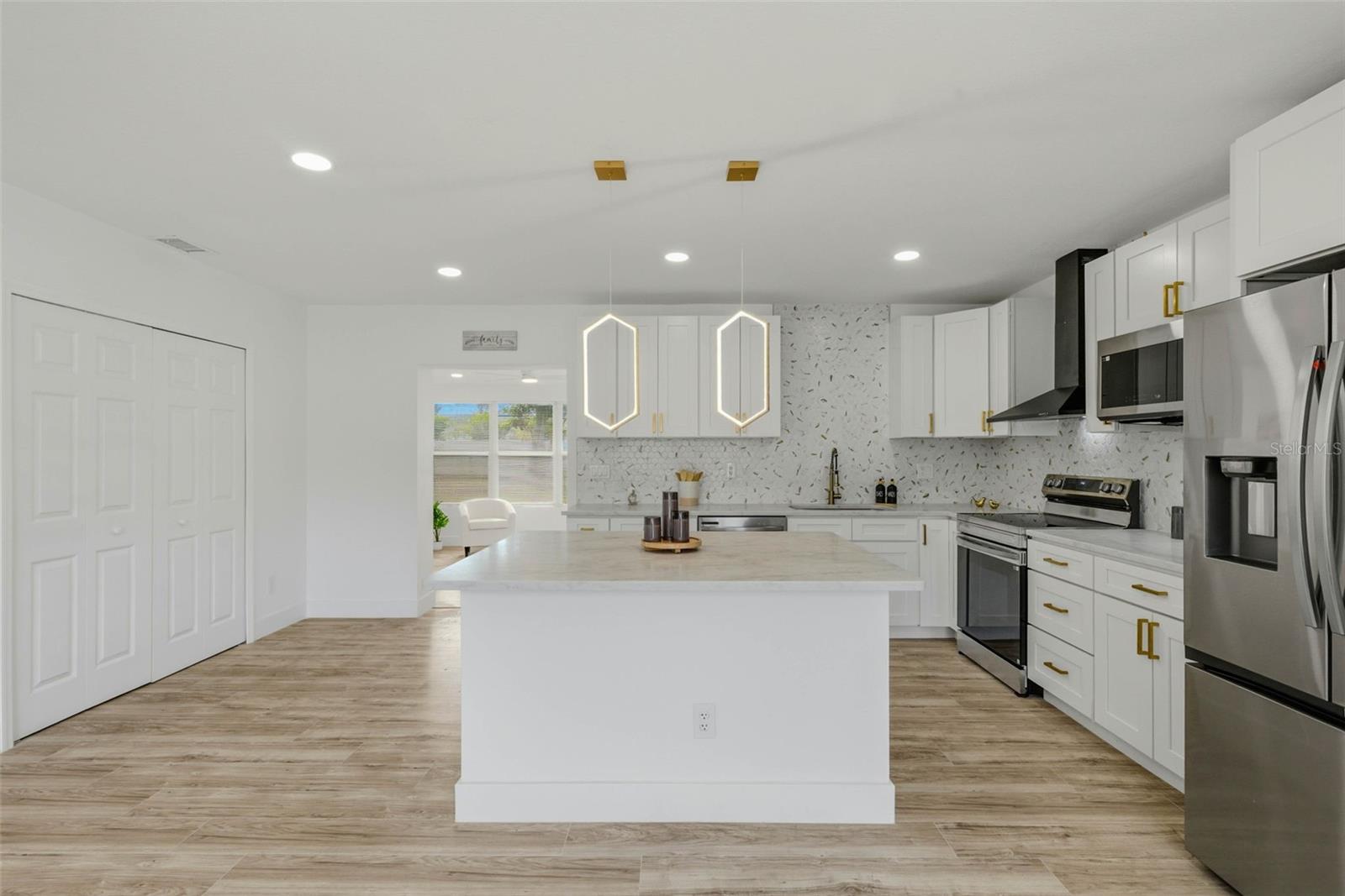 Image 15 of 60 For 524 50th Avenue S