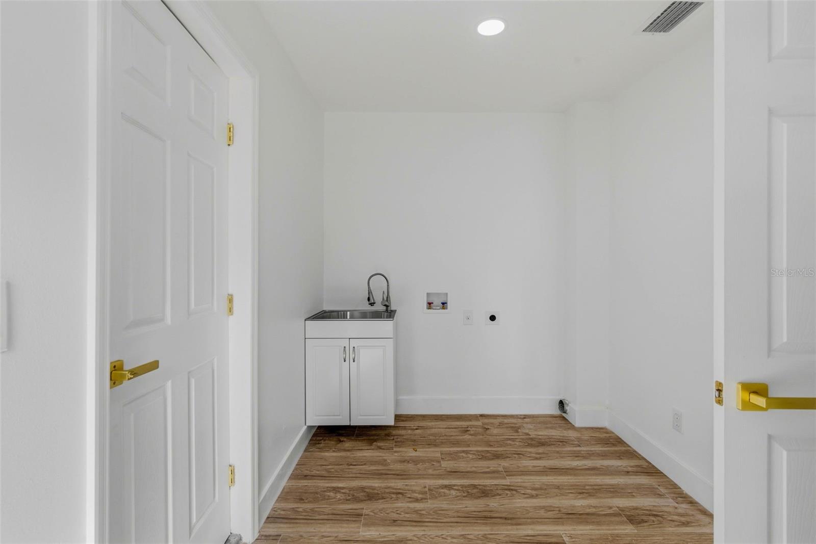 Image 38 of 60 For 524 50th Avenue S