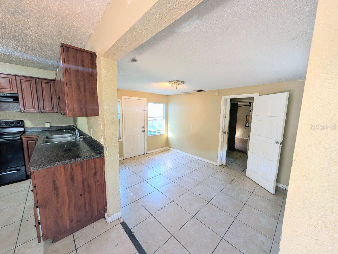 Image 8 of 35 For 4115 Fairfield Avenue S