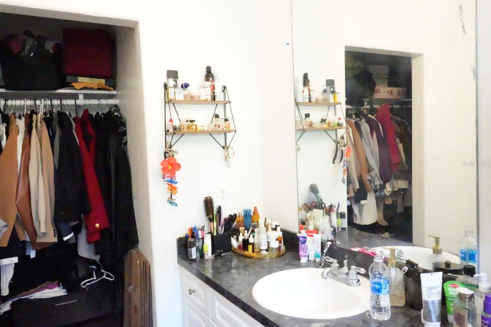 Listing photo id 13 for 7040 Lumberton Road