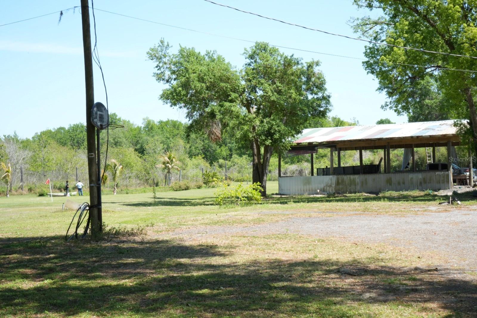 Listing photo id 23 for 7040 Lumberton Road