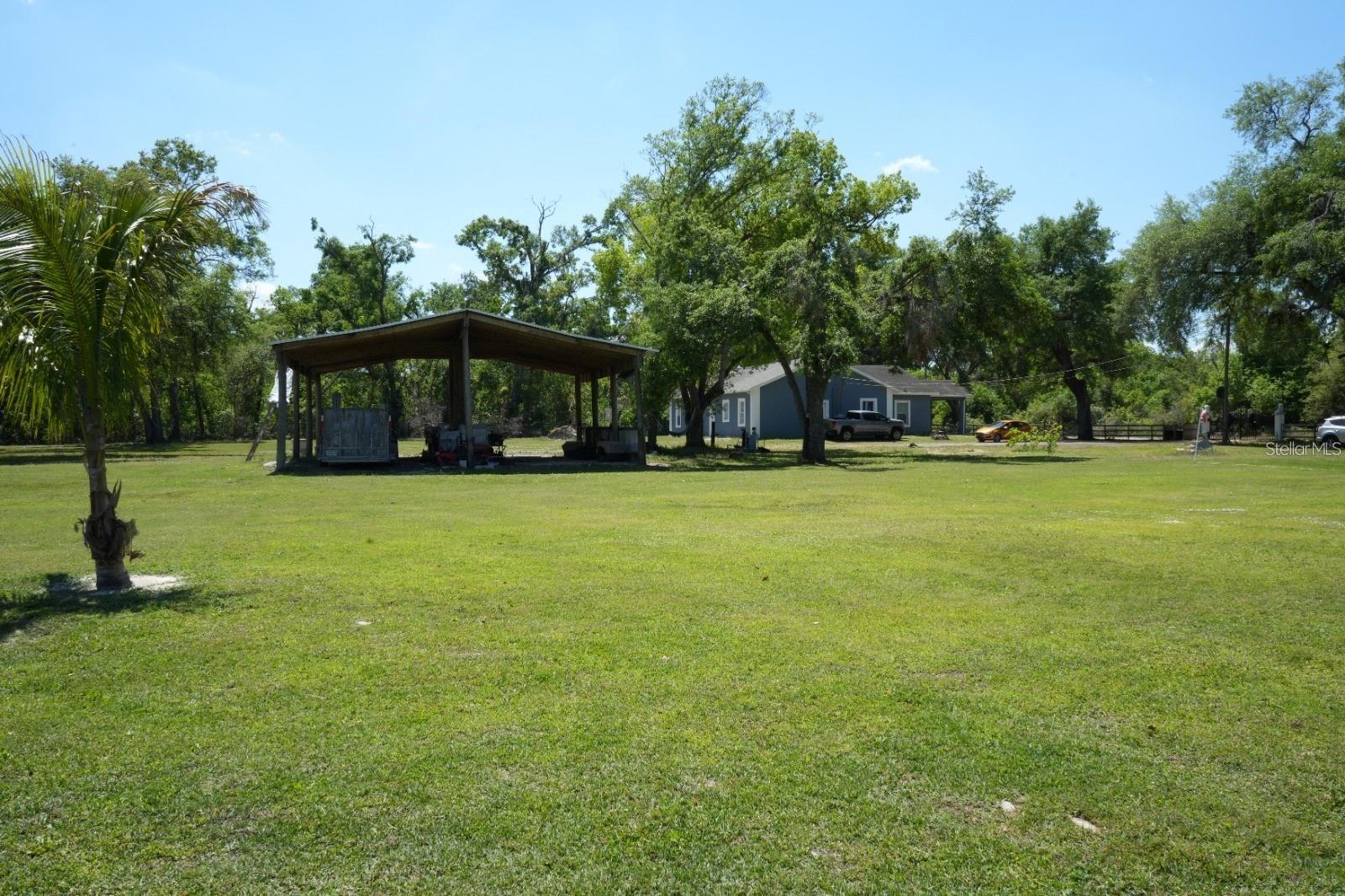 Listing photo id 28 for 7040 Lumberton Road