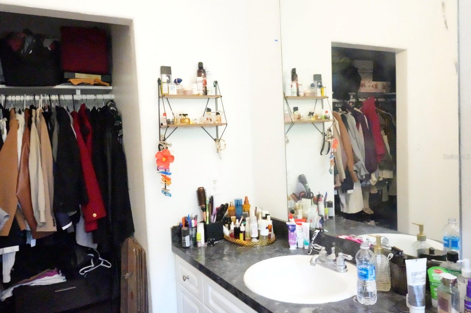 Listing photo id 7 for 7040 Lumberton Road