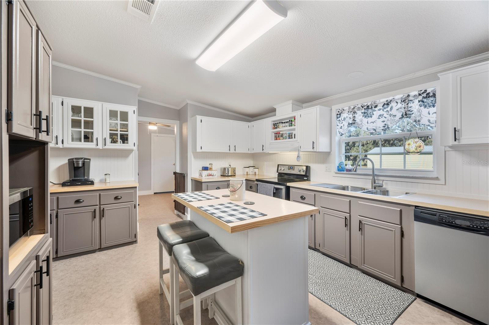 Image 10 of 75 For 10413 Steven Drive