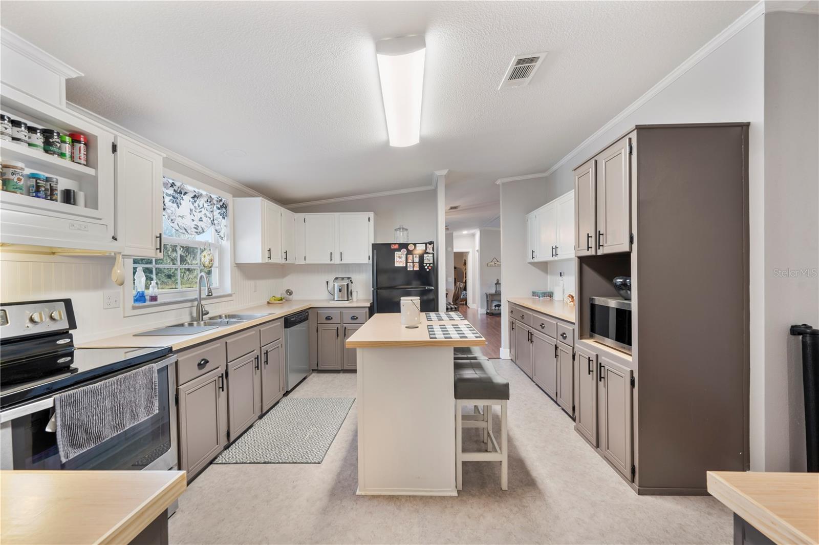 Image 11 of 75 For 10413 Steven Drive