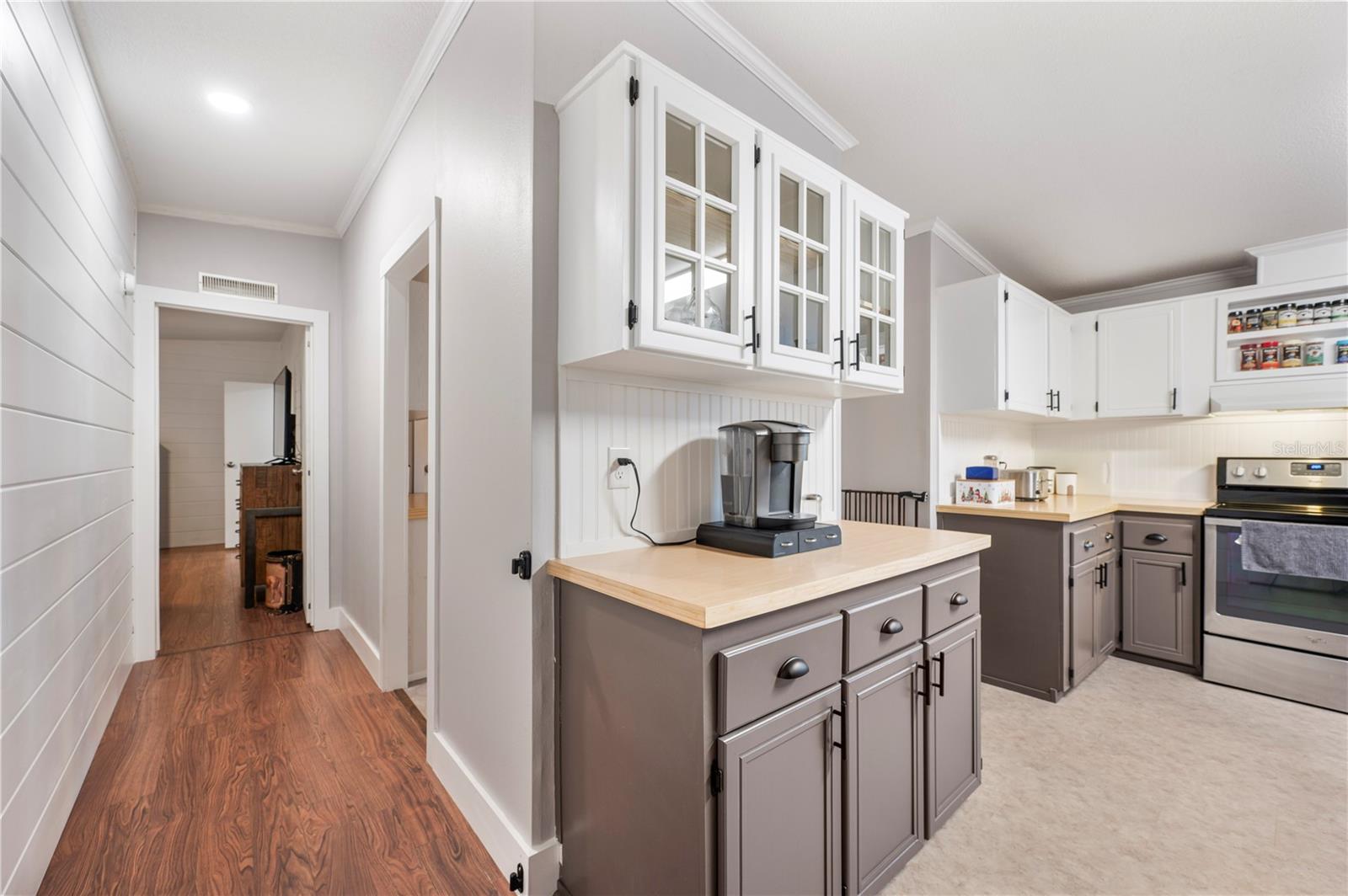 Image 23 of 75 For 10413 Steven Drive