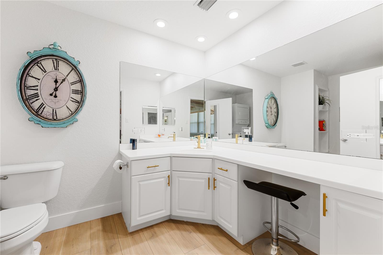 Image 17 of 37 For 10532 94th Place