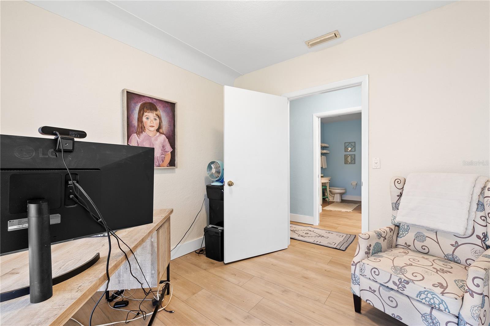 Image 23 of 37 For 10532 94th Place