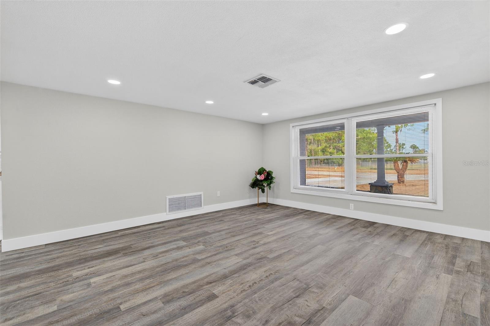 Image 16 of 58 For 5550 Dahlia Avenue