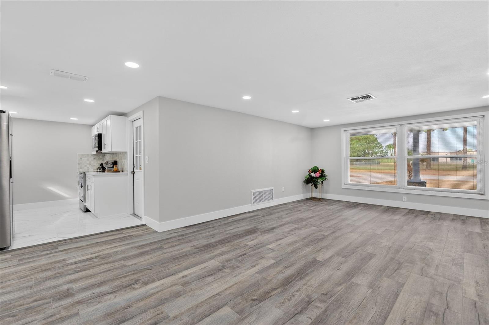 Image 19 of 58 For 5550 Dahlia Avenue