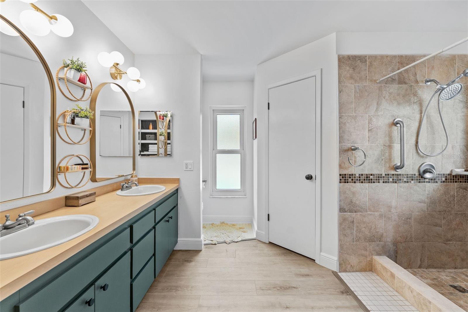 Image 15 of 35 For 15102 Springview Street