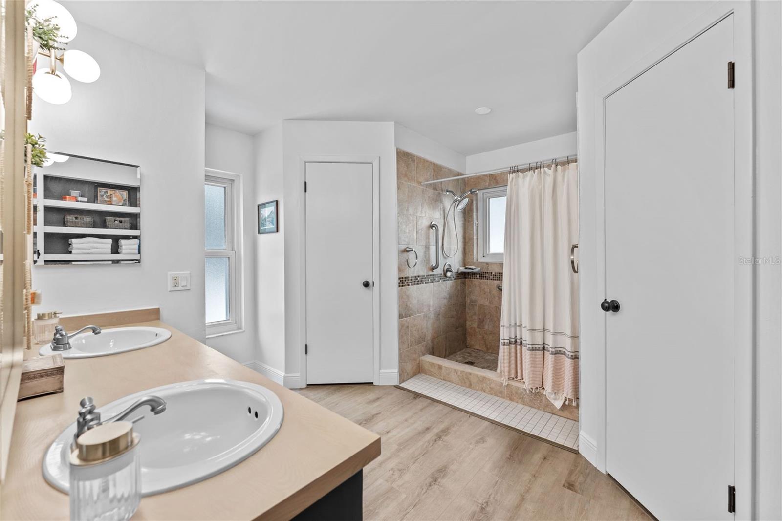 Image 16 of 35 For 15102 Springview Street