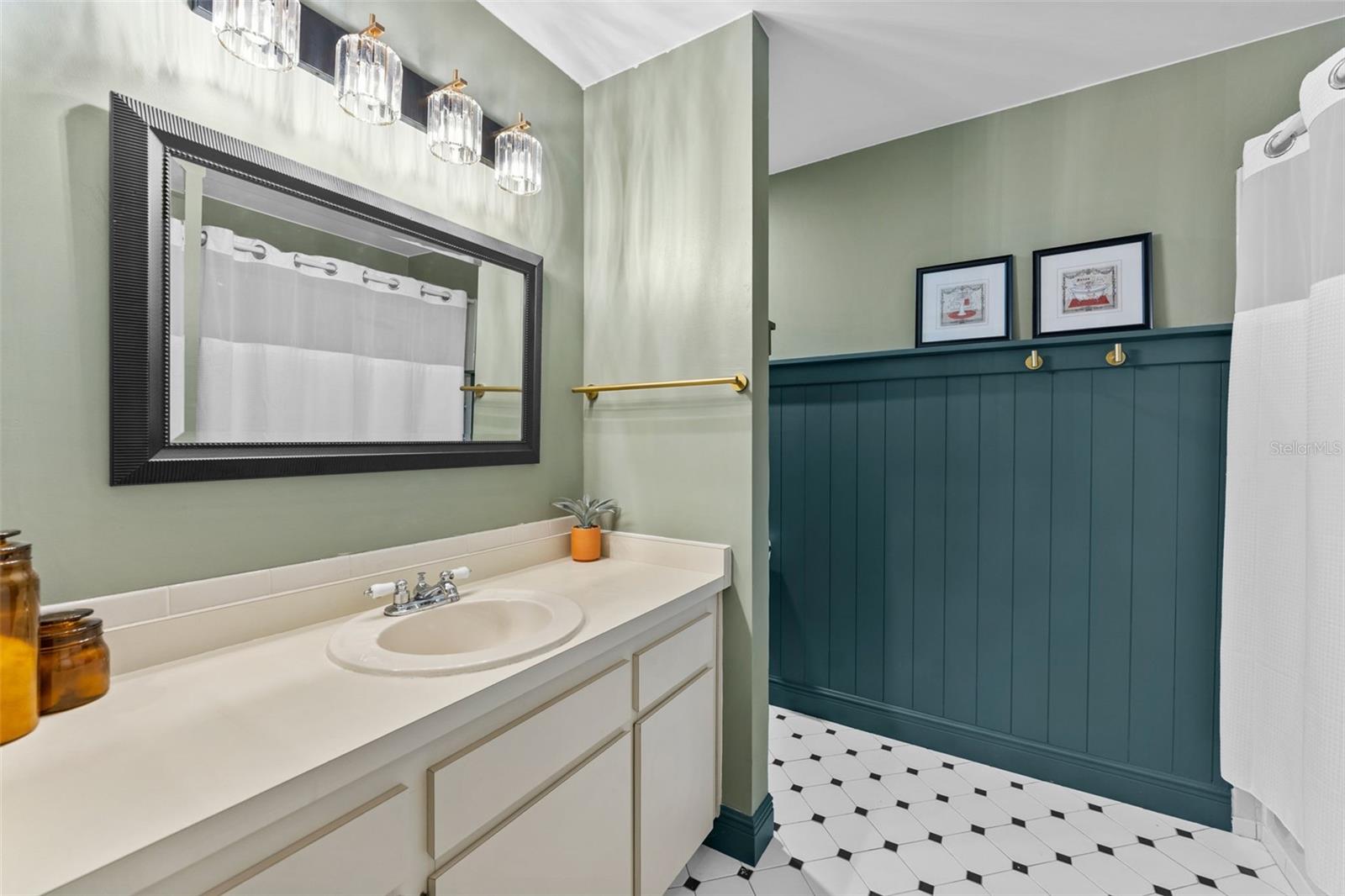 Image 19 of 35 For 15102 Springview Street