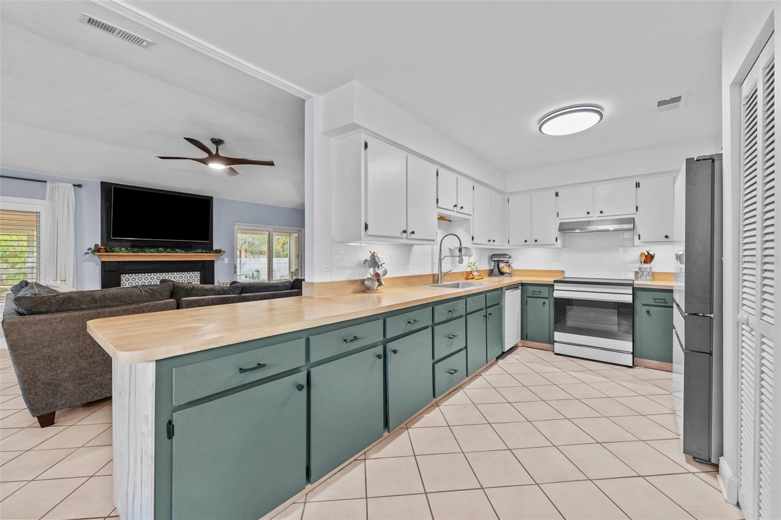 Image 3 of 35 For 15102 Springview Street