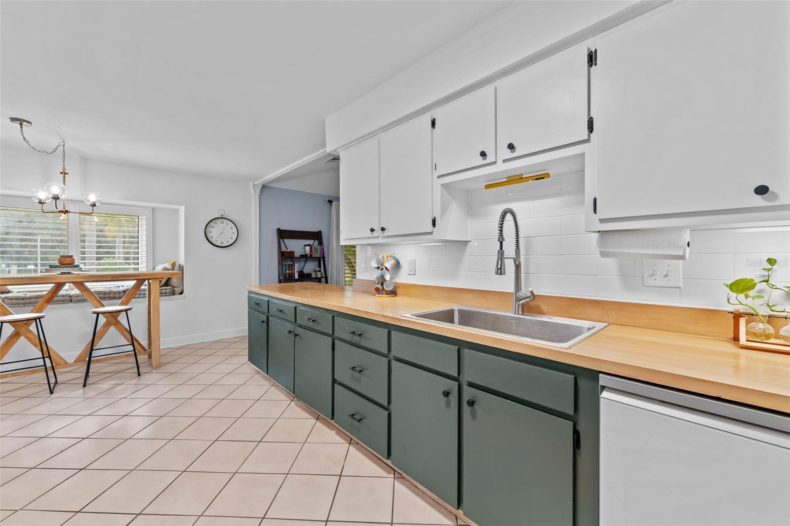 Image 4 of 35 For 15102 Springview Street