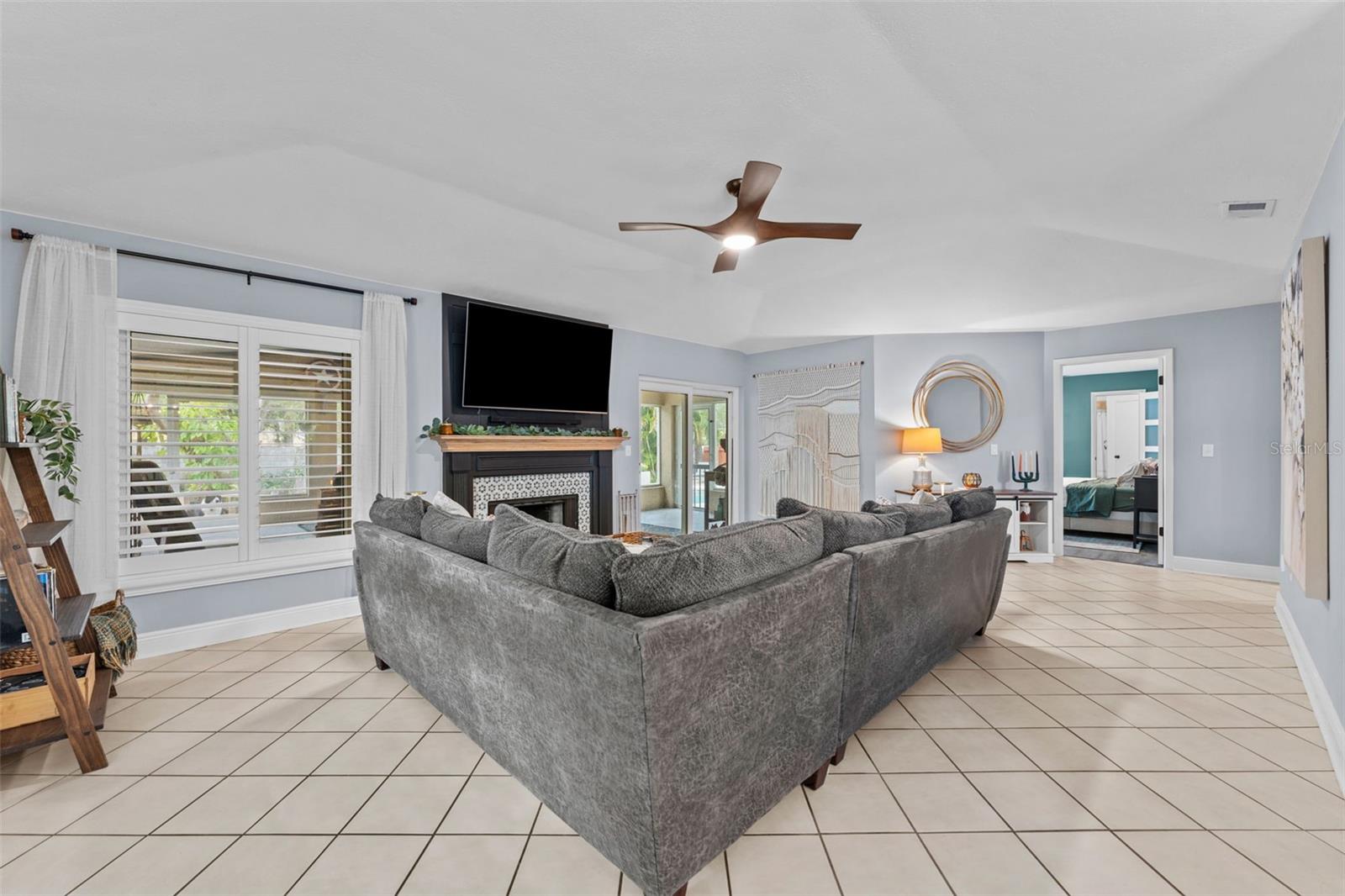 Image 7 of 35 For 15102 Springview Street