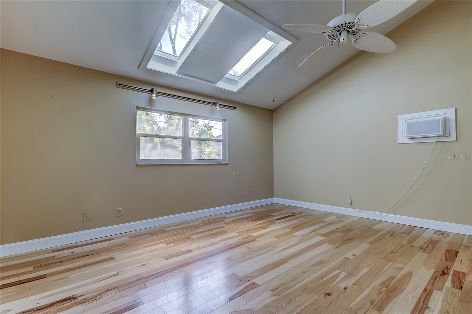 Image 21 of 54 For 9466 127th Avenue