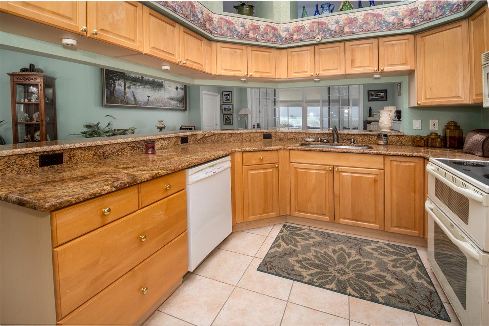 Image 12 of 39 For 917 Michele Circle