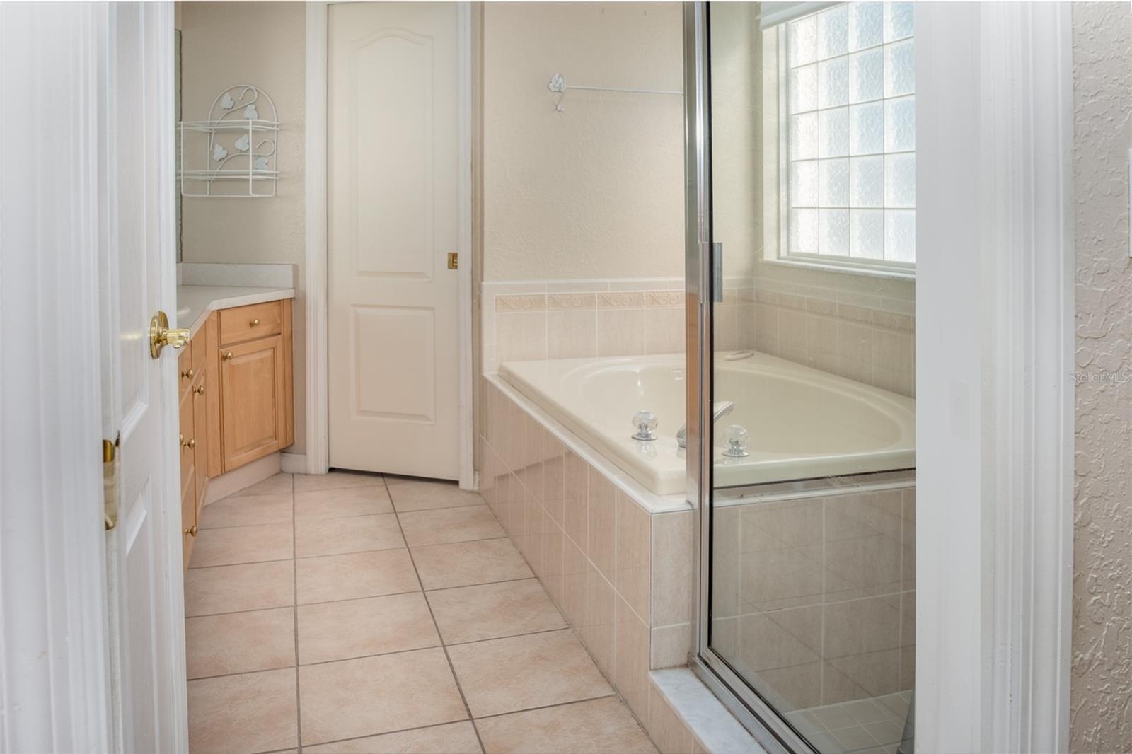 Image 17 of 39 For 917 Michele Circle