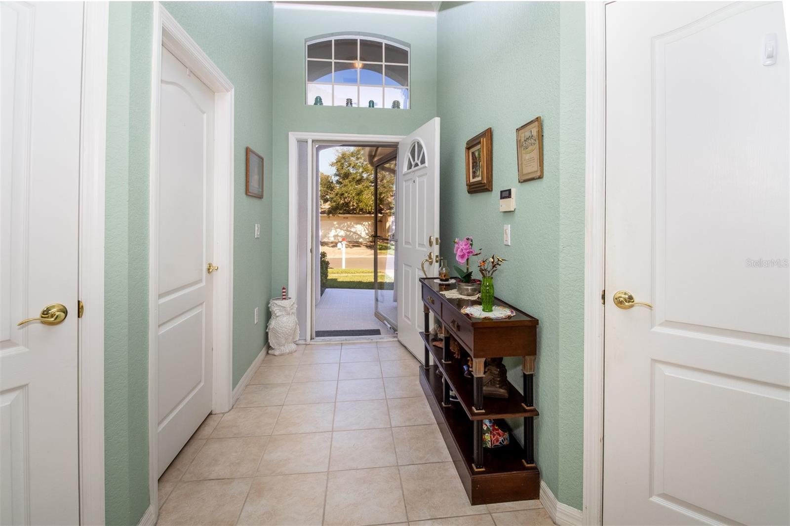 Image 5 of 39 For 917 Michele Circle